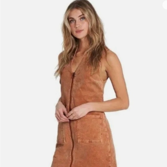 Billabong Dresses & Skirts - BILLABONG Women’s Foxy front zip corduroy mini dress with pockets